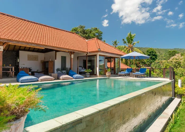 Mia With Amazing Pool