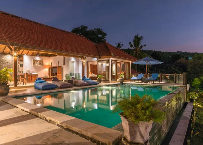 Mia With Amazing Pool
